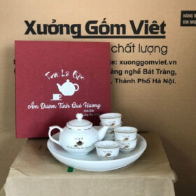 Bộ ấm chén in logo dáng bầu tròn màu trắng kẻ chỉ vàng XG-AC29