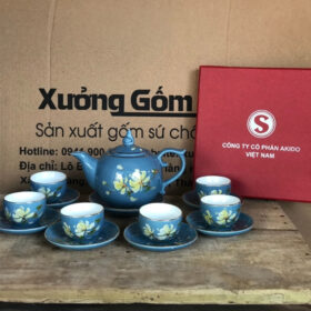 Bộ ấm chén Bát Tràng dáng mẫu đơn màu xanh dương họa tiết hoa sen vàng XG-AC37