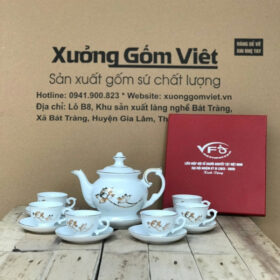 Bộ ấm chén in logo dáng đài cát màu trắng họa tiết hoa sen in decal vàng XG-AC10