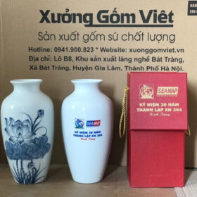 Bình hoa gốm sứ in logo dáng cổ rụt màu trắng họa tiết hoa sen XG-LH20