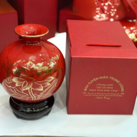 Bình hút lộc in logo màu đỏ họa tiết hoa sen in decal vàng XG-BHL07