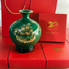 Bình hút tài lộc in logo kỉ niệm 20 năm hội khóa màu xanh lá họa tiết thuận buồm xuôi gió XG-BHL40
