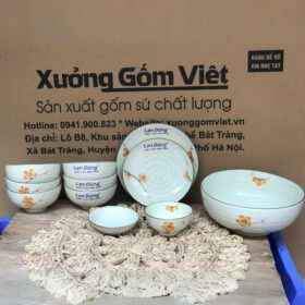 Bộ bát đĩa 11 món in logo Lan Dũng màu trắng kẻ viền vẽ hoa đào cam XG-BD31