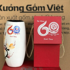 Lọ hoa gốm sứ in logo dáng bom màu trắng họa tiết mai đào XG-LH29