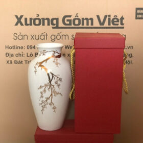 Lọ hoa gốm sứ in logo dáng cổ rụt màu trắng họa tiết mai vàng XG-LH40
