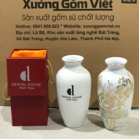Lọ hoa in logo dáng cổ rụt màu trắng họa tiết hoa sen vẽ vàng XG-LH42