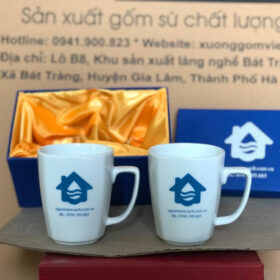 Bộ 2 cốc sứ in logo dịch vụ nước sạch dáng thóp màu trắng quai vuông XG-LS14