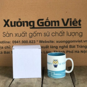 Ly sứ trắng in logo dáng trụ quai C 2 màu trắng xanh mint XG-LS02