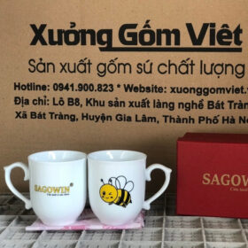 Bộ 2 ly sứ in logo công ty SAGOWIN dáng bầu màu trắng có quai XG-LS26