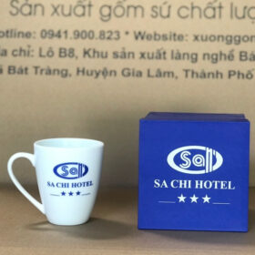 Ly sứ in logo SA CHI HOTEL Bát Tràng quai nửa trái tim XG-LS31