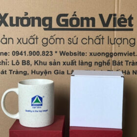 Ly sứ in logo công ty MEBIPHA Bát Tràng dáng trụ quai C XG-LS38