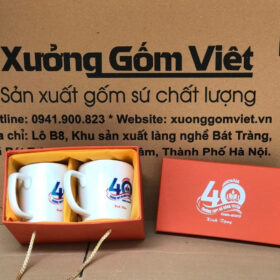 Bộ 2 ly sứ in logo kỉ niệm 40 năm dáng tròn màu trắng có quai XG-LS07