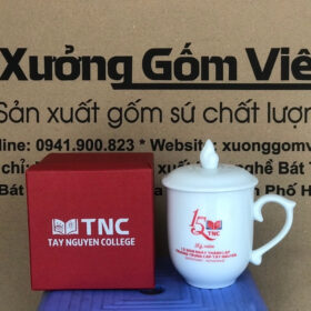 Ly sứ in logo 15 năm ngày thành lập trường trung cấp tây nguyên dáng trụ quai nửa trái tim XG-LS70