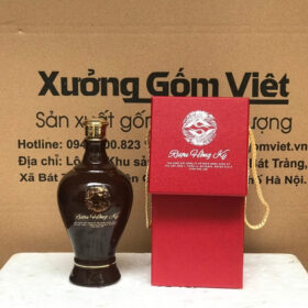 Nậm rượu in logo Rượu Hồng Kỳ dáng bầu màu nâu bóng nắp vàng XG-NR26