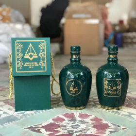 Nậm rượu in logo Công ty cổ phần đầu tư và xây dựng số 18 dáng bầu màu xanh lá XG-NR20