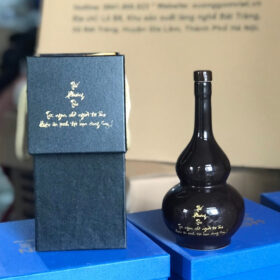 Nậm rượu in logo Thế Phương Tửu dáng hồ lô màu đen bóng XG-NR16