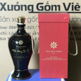Nậm rượu in logo Vạn Hoa Minh dáng mai bình màu đen bóng nắp vàng XG-NR15