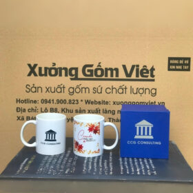 Ly sứ in logo CCG consulting dáng trụ cao quai chữ C màu trắng XG-LS94