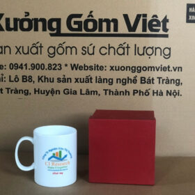 Ly sứ in logo Công Ty Nghiên Cứu Thị Trường CL Research dáng trụ cao quai chữ C màu trắng XG-LS96
