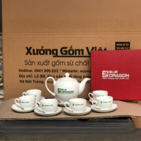 Bộ ấm chén in logo dáng bầu tròn màu trắng XG-AC60