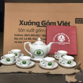 Bộ ấm chén in logo dáng thần đèn màu trắng viền kim XG-AC63