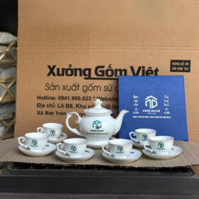 Bộ ấm chén in logo dáng đài cát màu trắng viền kim XG-AC66