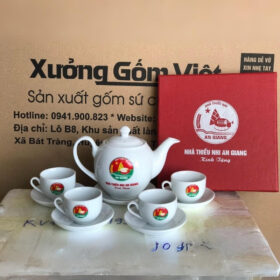 Bộ ấm chén in logo dáng bầu tròn màu trắng XG-AC80