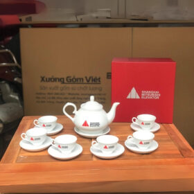 Bộ ấm chén in logo dáng thiên kim miệng lượn màu trắng XG-AC51