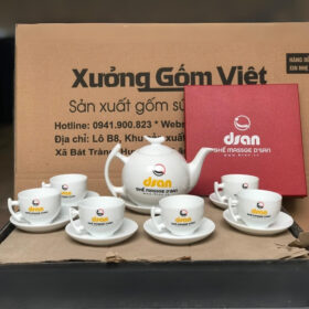 Bộ ấm chén in logo ghế massage dsan dáng bầu tròn màu trắng XG-AC70