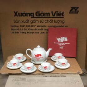 Bộ ấm chén in logo Hội Cựu Chiến Binh dáng bầu tròn màu trắng XG-AC57