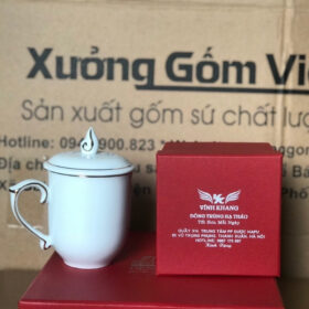 Cốc sứ in logo Đông Trùng Hạ Thảo Vĩnh Khang dáng ngọn lửa có nắp màu trắng viền kim XG-LS130