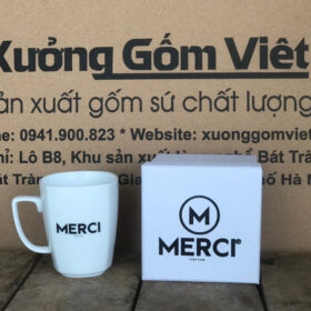 Cốc sứ in logo MERCR dáng vát quai màu trắng XG-LS137