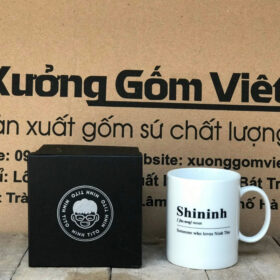 Cốc sứ in logo SHININH dáng trụ cao có quai C màu trắng XG-LS144