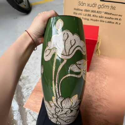 lo-hoa-gom-su-bat-trang-in-logo-ky-niem-10-nam-thanh-lap-cong-doan-evngenco1-hoa-tiet-hoa-sen-gam-vang-mau-xanh-la (5)