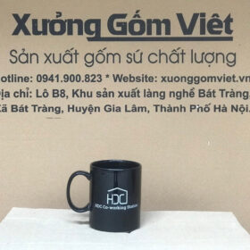 Ly sứ in logo HDC Co-working Station dáng trụ màu đen XG-LS107