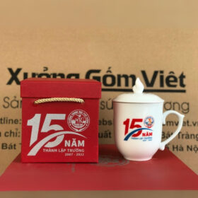 Ly sứ in logo Kỷ niệm 15 Năm Thành Lập Trường THPT Thanh Khê dáng ngọn lửa có nắp màu trắng XG-LS161