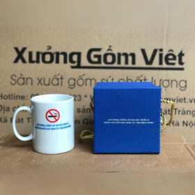 Ly sứ in logo Phòng Chống Tác Hại Của Thuốc Lá dáng trụ cao có quai C màu trắng XG-LS166