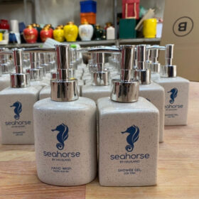 Bộ dụng cụ nhà tắm in logo Seahorse men cát XG-BDGST05