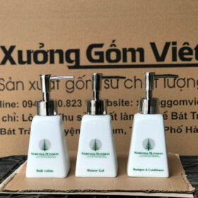 Bộ phụ kiện nhà tắm in logo Norfolk Maison men trắng XG-BDGST13