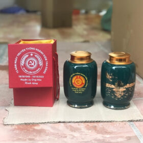 Hũ đựng trà in logo kỷ niệm ngày truyền thống ngành kiểm tra dáng trụ cao men xanh XG - HDT02
