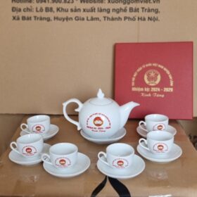 Bộ ấm chén in logo Đại hội Mặt Trận Tổ Quốc Việt Nam dáng bưởi lửa màu trắng XG-AC97