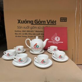 Bộ ấm chén in logo dáng bầu tròn màu trắng XG-AC98