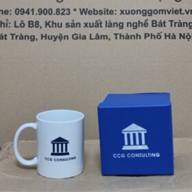 Cốc sứ in logo CCG Consulting dáng trụ cao có quai C màu trắng XG-LS181