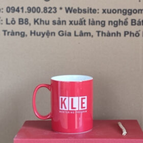 Cốc sứ in logo Kle mentoring program dáng trụ cao cổ quai C màu đỏ XG-LS183