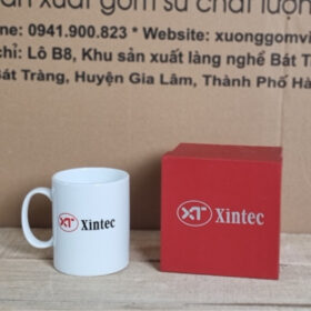 Cốc sứ in logo Xintec dáng trụ cao cổ có quai C màu trắng XG-LS190