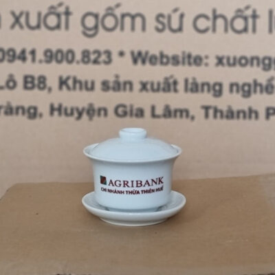 Tách trà tàu in logo dáng lùn không quai có nắp kèm dĩa kẻ màu trắng XG-LS193