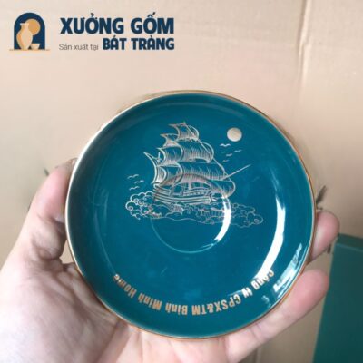 bo-am-chen-gom-su-bat-trang-in-logo-cong-ty-cpsx-tm-binh-minh-home-dang-dai-cat-hoa-tiet-thuyen-buom-xuoi-gio-mau-xanh-co-vit (8)