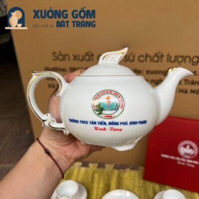 bo-am-chen-gom-su-bat-trang-in-logo-truong-thcs-tan-tien-dong-phu-binh-phuoc-dang-phuong-hoang-hoa-tiet-canh-tre-mau-trang (5)