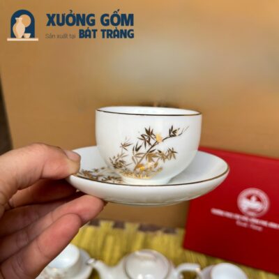 bo-am-chen-gom-su-bat-trang-in-logo-truong-thcs-tan-tien-dong-phu-binh-phuoc-dang-phuong-hoang-hoa-tiet-canh-tre-mau-trang (6)