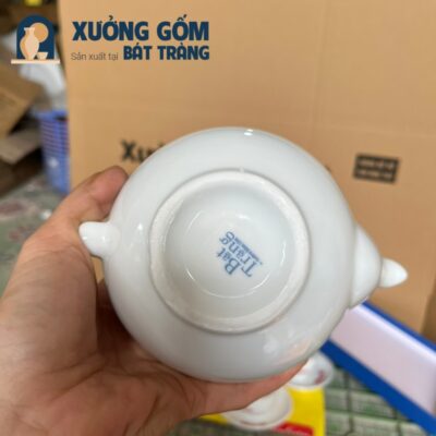 bo-am-chen-gom-su-bat-trang-logo-doanh-nghiep-cfj-holdings-hoa-tiet-ve-tay-sen-xanh-vai-vuong-men-kem (5)